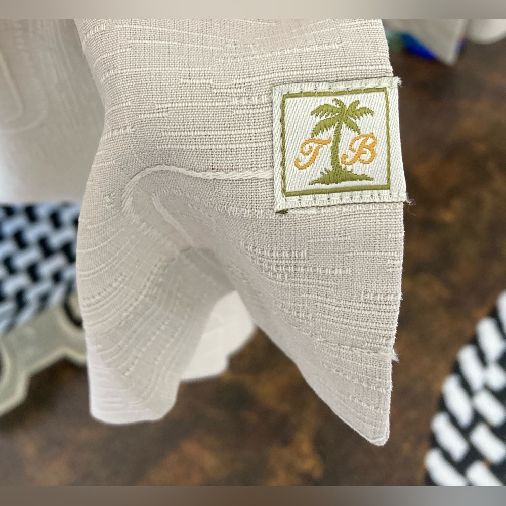 Tommy Bahama silk shirt - Picture 8 of 10
